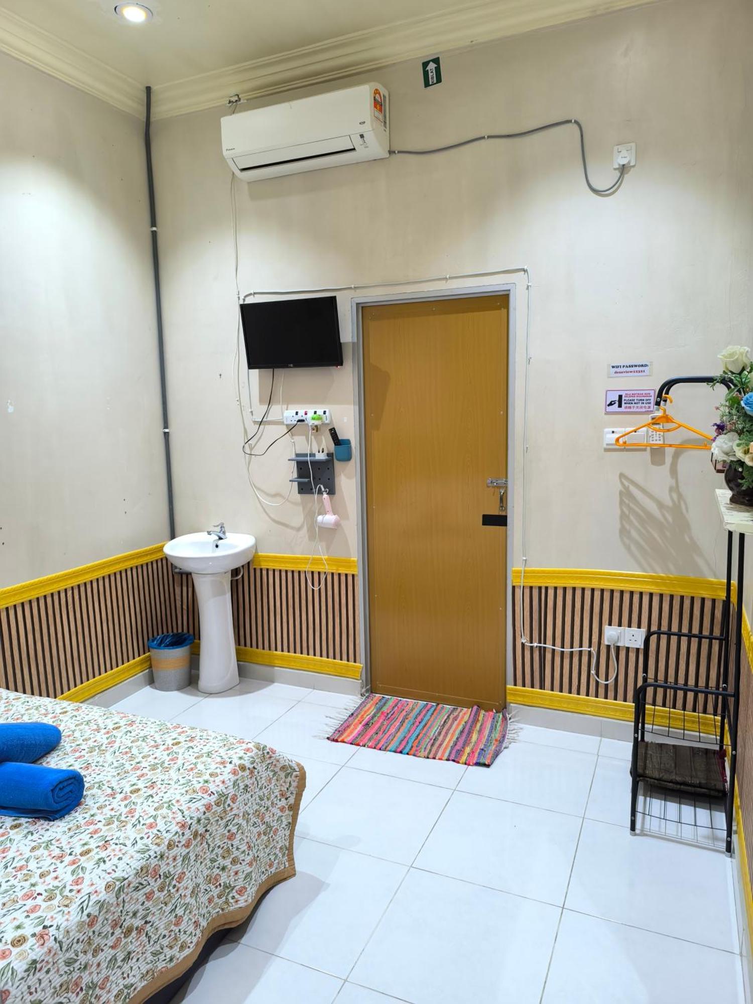 Desa Besut Inn Kampung Kuala Besut Room photo